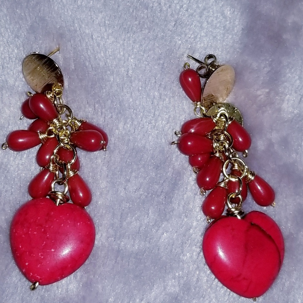 Stone earrings in red